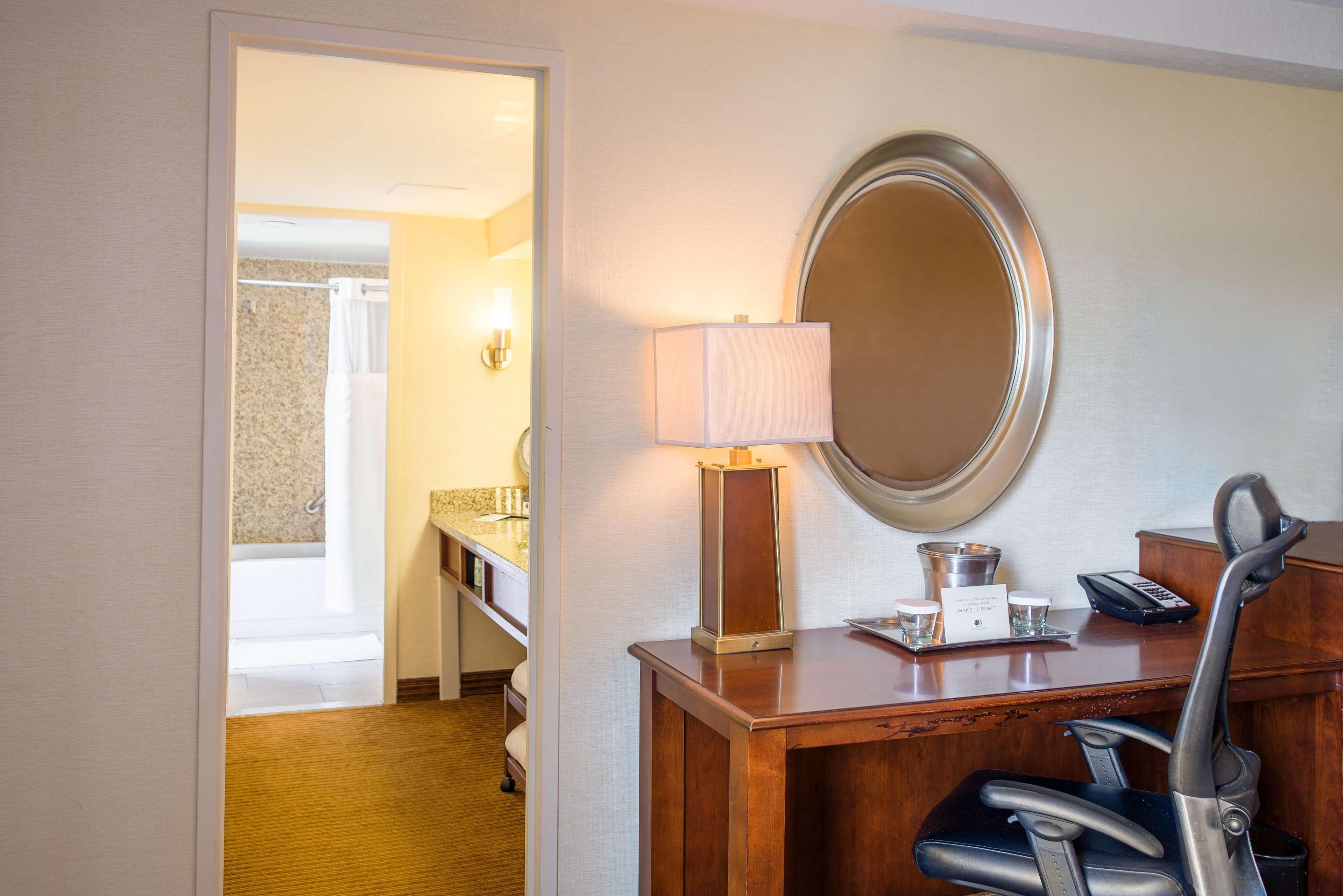 Doubletree By Hilton Philadelphia Airport Hotel Exterior foto